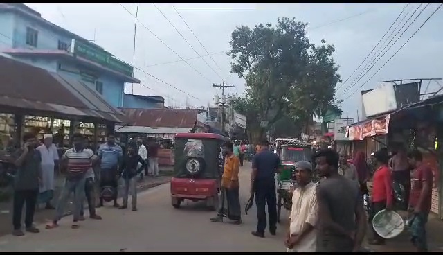 কসবায় সংঘর্ষের পর বাজার এলাকার পরিস্থিতি ছবি 1